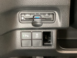 ハンドルの左下にETCがついています。高速道路の料金所の通過も楽々です。 カードの取り出しもしやすい場所についています。