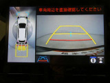 パノラミックビューモニター付きです。車両を上から見たような映像をディスプレイオーディオ画面に表示。運転席からの目視だけでは見にくい、車両周辺の状況をリアルタイムでしっかり確認できます。