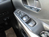 運転席ドアには各ウインドウの集中操作が可能となっています。