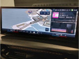 【ⅰドライブナビゲーション】文字情報も鮮明に表示する高解像度カラーディスプレイを採用。視認性に優れた地図デザインと特徴的な建造物を目印にした描写表示で現在位置を把握できます。地図データの更新も可能です