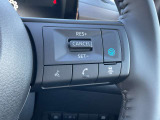 プロパイロット搭載。高速道路でドライバーに代わってアクセル、ブレーキ、ステアリングを自動制御します。