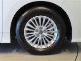 純正のアルミホイール装着車です。タイヤサイズは225/65R17です。