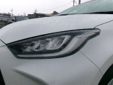 LEDヘッドライトで、明るさはもちろん省エネで環境にもやさしく、夜間の走行や悪天候でも安心です。しかも長寿命!