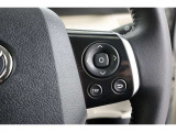 ステアリングスイッチ付き。前方から目を離すことなく操作することが可能です。