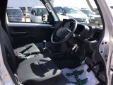 それぞれの分野のプロがお車の悩みや疑問に親身になって対応させていただきます。