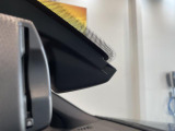 【ルームミラー一体型ETC】BMWといえばルームミラー一体型のETC。ドライバーから差し込めるかたちになっておりますので、差し忘れの際も慌てずにご利用いただけます。
