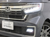 LEDヘッドライトとLEDフォグランプで、夜間の走行も明るい♪