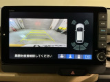 リバースギアに入れるだけで後方の表示へ切り替わります。夜間や雨の日の駐車も楽になりますよ。