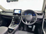 運転席まわりです。 各操作スイッチは使いやすい位置に配置されてます。