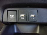 12V電源ソケットを設置しております。周辺機器の充電にご利用頂けます。