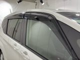 ★ドアバイザー★雨天時に窓を開けても濡れにくく車内に雨が入り込むのを防ぎながら換気ができます(^^♪