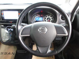 運転が楽しくなる明るく開放的な運転席まわりです。