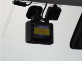 ◆ドライブレコーダー◆映像・音声などを記録する自動車用の装置です。 もしもの事故の際の記録はもちろん、旅行の際の思い出としてドライブの映像を楽しむことができます。