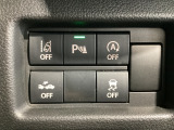 運転席脇のクラスタースイッチ部分にはパーキングセンサー、その他走行系スイッチを集中配置しております。