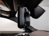 ☆BMWのルームミラーには自動防眩機能が備わっております。後続車のヘッドライトの明るさで幻惑されるのを防止☆