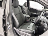 革張りシートで運転席・助手席ともにシートヒーター&クーラー付きでパワーシートで微妙なポジション調整も可能です!