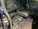 シートをはね上げれば、高さのある荷物も積めます。