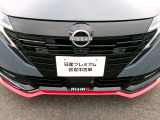 NISMO専用フロントグリル・フロントバンパー・エンブレム。