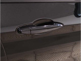 BMWのドアを閉めた時の重厚感は所有者様の満足度を高めてくれます。