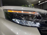 【LEDヘッドライト】悪天候や夜間走行時も良好な視界を確保し安心して運転できる高輝度LEDヘッドライトを装備!点灯速度が早く、消費電力も抑えられています。