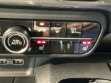 運転席と助手席には寒い時期に大活躍のシートヒーター付です。