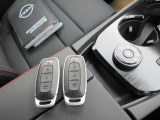 『インテリジェントキ-』機械的な鍵を使用せずに車両のドアの施錠/解錠、エンジン始動が可能なシステムです!(スペアキ-付き)
