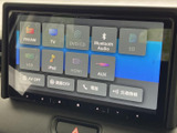 FM・AMやテレビ、Bluetoothなど複数のメニューが並び、聴きたい音源を画面から選べます。普段使う項目を確認しやすく、車内での音楽や情報の楽しみ方が広がります。