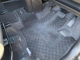 運転席フロアマットも装着済みです♪