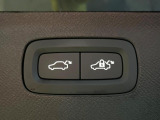 【パワーバックドア】スマートキーや運転席のボタンを押すだけでリアゲートが自動で開閉します!荷物を持っている時や、高い位置にあるバックドアを閉める際に便利な機能です。
