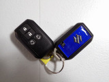 便利なスマートキー付きです!ドアの開錠・施錠はもちろんですが、エンジンをかけるときも鍵を取り出さなくて大丈夫ですよ♪両手に荷物をお持ちの時でも、大変便利で使い易い装備です☆