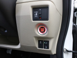 【パワースライドドア】スマートキーや運転席のスイッチで後席のスライドドアの開閉が可能♪電動だから力を入れてドアを開ける必要が無く、小さなお子様でも簡単に開け閉めでき快適です♪