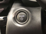 エンジンスタートスイッチです。キーが車内にあれば、エンジンの始動や停止はスイッチを押すだけ!キーを取り出す手間を省き、ワンプッシュで操作できるので簡単でスムーズです。