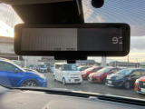 インテリジェントルームミラーは車両後方の状況を映像で映し出してくれます!後席に人が乗っていて見づらい時や荷物で後ろが見えない時も安心です!