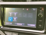AM・FMのほか、テレビやBluetoothなど複数の音源が表示され、利用したい項目を選びやすい画面です。お好みの方法で車内の音を楽しみたい方にも便利で、用途に合わせて選択できます。