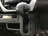 オートマのシフトレバーは操作しやすい位置にあります☆