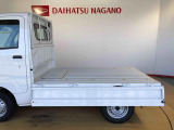 荷台アオリは3方向開き!フラットな荷台で効率よく荷物を積み降ろし出来ます!