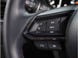 【ステアリングスイッチ】運転中、前方から目線をそらすことなく、オーディオ等の操作が可能な便利機能。安心&快適ドライブにはマストな装備。