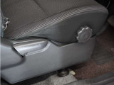 ◆シートハイトアジャスター◆運転席を上下に高さ調節ができます!運転ポジションを体格に合わせてシート調整できます。