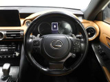 各操作スイッチなどもハンドルから手を放すことなく操作可能で安全運転に支援いたします!