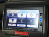 ナビゲーションは純正メモリーナビ(VXM-164VFXi)を装着しております。AM、FM、CD、DVD再生、Bluetooth、フルセグTVがご使用いただけます。初めて訪れた場所でも安心ですね!