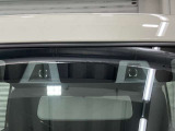 【サブトランク】ラゲッジ下には、スペアタイヤの替わりとなる応急タイヤパンク修理キットも備え付けられています。