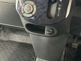 【アクセサリーソケット】車内で利用する電気製品の電源として広く利用できます