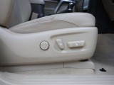 パワーシート搭載。微妙な調整が手軽にでき、ピッタリのポジションで運転することが可能です。