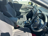 運転席はドライバーが操作しやすいよう、各種スイッチやメーター類を見やすく配置しております!!