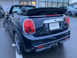 MINIのアイコンでもある、丸目のヘッドライト。高いデザイン性でMINIをよりお洒落に見せてくれます!