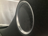 BOSE社との共同開発により室内空間に最適な音響チューニングを施し、クリアで臨場感のあるダイナミックサウンドをお楽しみいただけます。