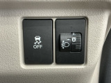 車がカーブの外側へ膨らんだり内側へ巻き込んだりする挙動を防止し安定した走行をサポートする横滑り防止装置付きです!