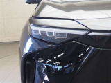 LEDヘッドライトです。デザイン性がよくとても明るいので、夜間の走行や悪天候でも安心です。