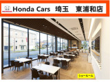 ショールームメイン客席となります。カフェテリアのような店内でゆっくりお寛ぎください。
