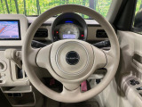 インテリアに合わせたデザインのステアリングは、運転される方のことも考え、運転しやすい形状、大きさです。是非一度、実際に触ってお確かめください。